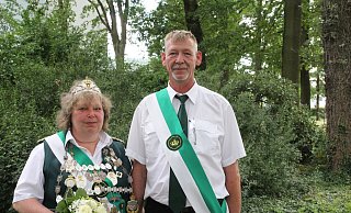 Königin Diana und Prinzgemahl Andy Gelhaus regieren die Espelkamper Schützengesellschaft. - Klaus Frensing Königin Diana und Prinzgemahl Andy Gelhaus regieren die Espelkamper Schützengesellschaft. - Klaus Frensing