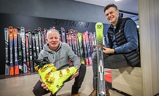 Jens Malcherek (l.) und Andreas Kurpiers trotzen seit Jahrzehnten dem Niedergang des Einzelhandels - und das in einer echten Nische. Ihr Erfolgsrezept? Ein bunter Strauß. - Sarah Jonek Jens Malcherek (l.) und Andreas Kurpiers trotzen seit Jahrzehnten dem Niedergang des Einzelhandels - und das in einer echten Nische. Ihr Erfolgsrezept? Ein bunter Strauß. - Sarah Jonek