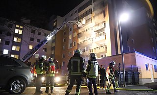 Nach dem Wohnungsbrand am Sanddornweg kämpfen die Ärzte weiterhin um das Leben des 42-jährigen Mieters. - Charlotte Mahncke Nach dem Wohnungsbrand am Sanddornweg kämpfen die Ärzte weiterhin um das Leben des 42-jährigen Mieters. - Charlotte Mahncke