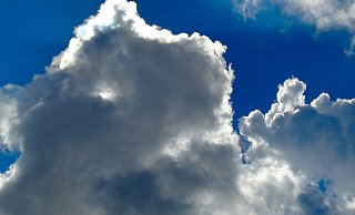 Wolken gibt es am Wochenende reichlich. Stellenweise zeigt sich aber auch die Sonne. - Hebi B./Pixabay Wolken gibt es am Wochenende reichlich. Stellenweise zeigt sich aber auch die Sonne. - Hebi B./Pixabay