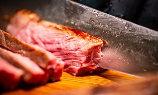 Die "Butchers bible" gilt es renommiertes Nachschlagewerk der Zunft, heißt es. Sie könne mit dem "Guide Michelin" der Gastronomie verglichen werden. - Mike-Dennis Müller (Symbolbild/Archivbild) Die "Butchers bible" gilt es renommiertes Nachschlagewerk der Zunft, heißt es. Sie könne mit dem "Guide Michelin" der Gastronomie verglichen werden. - Mike-Dennis Müller (Symbolbild/Archivbild)