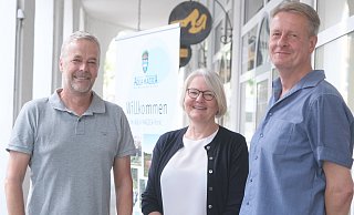Dirk Hinke (v. l.) und Beatrix Becker sind ab September bis Jahresende gemeinsam Geschäftsführer der Aqua Magica. Michael Scholz hat sein neues Büro in den Kolonnaden eingerichtet. - Ulf Hanke Dirk Hinke (v. l.) und Beatrix Becker sind ab September bis Jahresende gemeinsam Geschäftsführer der Aqua Magica. Michael Scholz hat sein neues Büro in den Kolonnaden eingerichtet. - Ulf Hanke