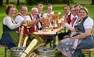 Jutta und Joachim Quadflieg (v .l.), Godehard Christoph, Dirk Brüninghaus, Christoph Missing, Dietmar Bohnenpoll, Simon Müller, Tim Rickmeier und Alina Loges.Foto: Thomas Kube - Thomas Kube Jutta und Joachim Quadflieg (v .l.), Godehard Christoph, Dirk Brüninghaus, Christoph Missing, Dietmar Bohnenpoll, Simon Müller, Tim Rickmeier und Alina Loges.Foto: Thomas Kube - Thomas Kube