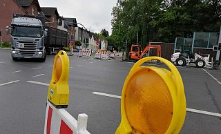 Von der B 64 nach rechts auf die B 239 abzubiegen, ist aktuell wegen der Baustelle nicht möglich. - Burkhard Battran Von der B 64 nach rechts auf die B 239 abzubiegen, ist aktuell wegen der Baustelle nicht möglich. - Burkhard Battran