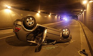 Die Polizei geht nicht davon aus, dass es sich beim dem Unfall am Samstag um ein verbotenes Kraftfahrzeugrennen gehandelt hat. - Polizei Gütersloh Die Polizei geht nicht davon aus, dass es sich beim dem Unfall am Samstag um ein verbotenes Kraftfahrzeugrennen gehandelt hat. - Polizei Gütersloh