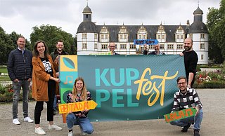Freuen sich auf das Kuppel-Fest (v. h. l.): Christian Stork, Carola Pense, Sascha Riehl, Christoph Gockel-Böhner, Markus Becker, Tobias Vorwerk, Alyssa Mienert und Daniel Ruschkowski. - Wiebke Wellnitz Freuen sich auf das Kuppel-Fest (v. h. l.): Christian Stork, Carola Pense, Sascha Riehl, Christoph Gockel-Böhner, Markus Becker, Tobias Vorwerk, Alyssa Mienert und Daniel Ruschkowski. - Wiebke Wellnitz