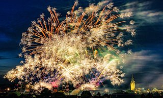 Zum Abschluss des Libori-Fests wurde das große Feuerwerk in diesem Jahr aus dem Garten des Leokonvikts in der Südstadt abgefeuert. - Besim Mazhiqi Zum Abschluss des Libori-Fests wurde das große Feuerwerk in diesem Jahr aus dem Garten des Leokonvikts in der Südstadt abgefeuert. - Besim Mazhiqi