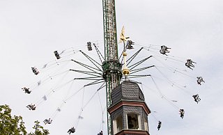 Mit dem 80 Meter hohen „Jules-Verne-Tower“ kommt der den Angaben zufolge höchste Kettenflieger der Welt nach Paderborn. - Stadt Paderborn Mit dem 80 Meter hohen „Jules-Verne-Tower“ kommt der den Angaben zufolge höchste Kettenflieger der Welt nach Paderborn. - Stadt Paderborn