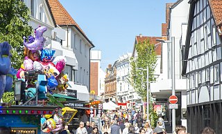 Das Frühlingsfest lockt in die Bünder Innenstadt. - Joel Beinke Das Frühlingsfest lockt in die Bünder Innenstadt. - Joel Beinke