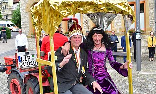 Christian „Cosy“ Coesfeld ist jetzt König der Bergstadt. Ihm zur Seite steht Detlefine „Beppi“ Jelen. - Gunter Held Christian „Cosy“ Coesfeld ist jetzt König der Bergstadt. Ihm zur Seite steht Detlefine „Beppi“ Jelen. - Gunter Held