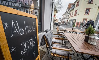 Seit Donnerstag gilt 2G plus in der Gastronomie in NRW. Katastrophal wie befürchtet läuft es zwar nicht, gut aber auch nicht. - picture alliance/dpa Seit Donnerstag gilt 2G plus in der Gastronomie in NRW. Katastrophal wie befürchtet läuft es zwar nicht, gut aber auch nicht. - picture alliance/dpa