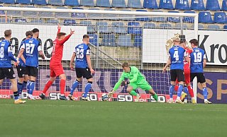 Torwart Jonas Kersken kann nicht mehr reagieren, der Ball landet zum 0:1 im DSC-Tor. - Oliver Krato Torwart Jonas Kersken kann nicht mehr reagieren, der Ball landet zum 0:1 im DSC-Tor. - Oliver Krato