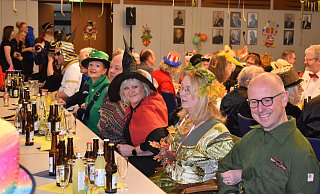 Beim Rosenmontagsempfang im Bad Driburger Rathaus wird geschunkelt. - Stadt Bad Driburg Beim Rosenmontagsempfang im Bad Driburger Rathaus wird geschunkelt. - Stadt Bad Driburg