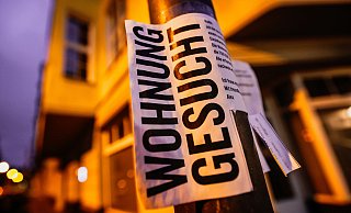Seit vielen Jahren sucht Nina A. aus Gütersloh eine größere Wohnung für sich und ihre vier Kinder. - Oliver Berg Seit vielen Jahren sucht Nina A. aus Gütersloh eine größere Wohnung für sich und ihre vier Kinder. - Oliver Berg