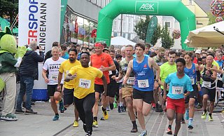 Start frei für den neunten Höxteraner Firmenlauf. - Burkhard Battran Start frei für den neunten Höxteraner Firmenlauf. - Burkhard Battran