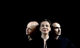 Kabarettistin Tina Teubner steht in Holzhausen mit der Lesung „Beethoven – Unsterblichkeit für Fortgeschrittene" samt Musik und Begleitung gleich zwei mal auf der Festivalbühne. - L.Koenekamp Kabarettistin Tina Teubner steht in Holzhausen mit der Lesung „Beethoven – Unsterblichkeit für Fortgeschrittene" samt Musik und Begleitung gleich zwei mal auf der Festivalbühne. - L.Koenekamp