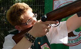 Im Schützenverein Gesseln sind Frauen mit den Männern schon lange gleichgestellt und dürfen somit auch den Vogel abschießen. Wie auf diesem Archivbild aus dem Jahr 2014 zu sehen. - Marc Köppelmann Im Schützenverein Gesseln sind Frauen mit den Männern schon lange gleichgestellt und dürfen somit auch den Vogel abschießen. Wie auf diesem Archivbild aus dem Jahr 2014 zu sehen. - Marc Köppelmann