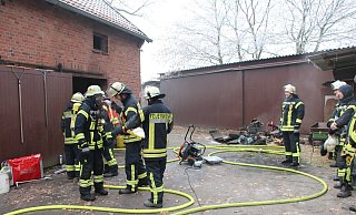 Die Feuerwehr rückte mit 64 Einsatzlräften zu einem Scheunenbrand in Rietberg aus. - Thorsten Heß Die Feuerwehr rückte mit 64 Einsatzlräften zu einem Scheunenbrand in Rietberg aus. - Thorsten Heß
