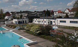 Die Sälzer Lagune erreichte bei den Besucherzahlen im Jahr 2022 wieder das Vor-Corona-Niveau. Am stärksten Tag kamen laut Stadt 2.239 Badegäste. - Uwe Müller Die Sälzer Lagune erreichte bei den Besucherzahlen im Jahr 2022 wieder das Vor-Corona-Niveau. Am stärksten Tag kamen laut Stadt 2.239 Badegäste. - Uwe Müller
