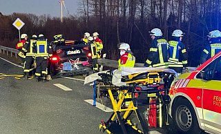 Der Fahrer im Mercedes wurde eingeklemmt. - Ralph Meyer Der Fahrer im Mercedes wurde eingeklemmt. - Ralph Meyer