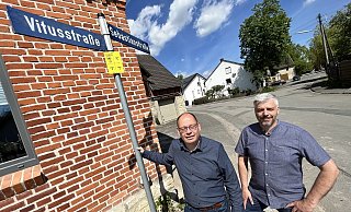 Stefan Stachowiak (l.) und Thomas Cedro von der Bad Wünnenberger SPD sind froh, dass ihr Antrag auf Aufwertung von Vitusstraße und Sebastianstraße wohl von Erfolg gekrönt wird. - Jens Reddeker Stefan Stachowiak (l.) und Thomas Cedro von der Bad Wünnenberger SPD sind froh, dass ihr Antrag auf Aufwertung von Vitusstraße und Sebastianstraße wohl von Erfolg gekrönt wird. - Jens Reddeker