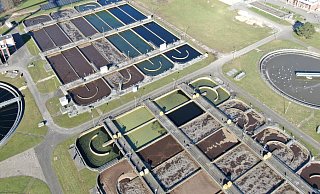 Das Abwasser aus der Stadt Paderborn wird in der Kläranlage gereinigt, bevor es in die Lippe eingeleitet wird. Hier ist die biologische Reinigungsstufe zu sehen. - STEB Das Abwasser aus der Stadt Paderborn wird in der Kläranlage gereinigt, bevor es in die Lippe eingeleitet wird. Hier ist die biologische Reinigungsstufe zu sehen. - STEB