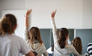 Die Schülerzahlen im Herbst spiegelten nicht den tatsächliche Elternwillen bei der Schulwahl wider, kritisieren Elternvertreter und auch die FDP. Denn um weite Schulwege zu vermeiden, schwenken einige Familien nach der Absage an ihrer Wunschschule zu einer anderen Schulform um. - dpa Die Schülerzahlen im Herbst spiegelten nicht den tatsächliche Elternwillen bei der Schulwahl wider, kritisieren Elternvertreter und auch die FDP. Denn um weite Schulwege zu vermeiden, schwenken einige Familien nach der Absage an ihrer Wunschschule zu einer anderen Schulform um. - dpa