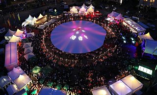 2024 wird die Gourmetmeile auf dem Mindener Simeonsplatz stattfinden. Sie gilt als eine der beliebtesten Veranstaltungen der Bürger und Bürgerinnen. Foto: - Minden Marketing/pr 2024 wird die Gourmetmeile auf dem Mindener Simeonsplatz stattfinden. Sie gilt als eine der beliebtesten Veranstaltungen der Bürger und Bürgerinnen. Foto: - Minden Marketing/pr