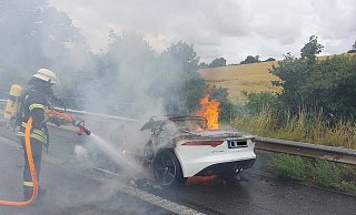 Während der Löscharbeiten war die A 2 gesperrt. - Feuerwehr Vlotho Während der Löscharbeiten war die A 2 gesperrt. - Feuerwehr Vlotho