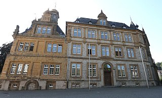 Flexibel möglichst viele Schulwünsche erfüllen: Das funktioniert bisher durch Mehrklassenbildung an unterschiedlichen Schulen, wie in diesem Schuljahr auch am Ratsgymnasium. Die Innenstadtschulen sind gefragt, zeigt das Schulwahlverhalten. - Wolfgang Rudolf Flexibel möglichst viele Schulwünsche erfüllen: Das funktioniert bisher durch Mehrklassenbildung an unterschiedlichen Schulen, wie in diesem Schuljahr auch am Ratsgymnasium. Die Innenstadtschulen sind gefragt, zeigt das Schulwahlverhalten. - Wolfgang Rudolf