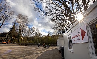 Das Schnelltestzentrum ist zwar direkt am Eingang des Tierparks. Doch Besucher müssen es nicht nutzen. - Oliver Krato Das Schnelltestzentrum ist zwar direkt am Eingang des Tierparks. Doch Besucher müssen es nicht nutzen. - Oliver Krato