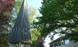 Das Thomas-Gemeindehaus mit seinem markanten Kirchturm gibt die Andreas-Gemeinde Lübbecke Ende 2026 auf. Das Gebäude ist Ende der 50-er Jahre des vorigen Jahrhunderts gebaut worden. - Karsten Schulz Das Thomas-Gemeindehaus mit seinem markanten Kirchturm gibt die Andreas-Gemeinde Lübbecke Ende 2026 auf. Das Gebäude ist Ende der 50-er Jahre des vorigen Jahrhunderts gebaut worden. - Karsten Schulz