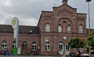Der Holzmindener Bahnhof wird modernisiert - doch auf dem Weg zur Barrierefreiheit läuft nicht alles glatt. - Svenja Ludwig Der Holzmindener Bahnhof wird modernisiert - doch auf dem Weg zur Barrierefreiheit läuft nicht alles glatt. - Svenja Ludwig