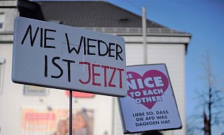 In Herford, Bünde und Espelkamp haben mehrere tausend Menschen gegen Rechtsextremismus demonstriert. - Gerald Dunkel In Herford, Bünde und Espelkamp haben mehrere tausend Menschen gegen Rechtsextremismus demonstriert. - Gerald Dunkel