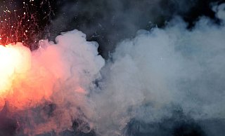 Mit einer selbst gebastelten Rauchbombe soll der 31-Jährige den Supermarkt in Bielefeld vollgequalmt haben. Es war nicht seine einzige Tat. - Symbolfoto: picture alliance / dpa Mit einer selbst gebastelten Rauchbombe soll der 31-Jährige den Supermarkt in Bielefeld vollgequalmt haben. Es war nicht seine einzige Tat. - Symbolfoto: picture alliance / dpa