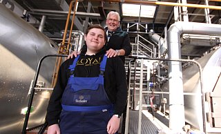 Valentino Wilke und sein Vater Klaus sind die vier und fünfte Generation aus der Familie Wilke in der Herforder Brauerei. - Björn Kenter Valentino Wilke und sein Vater Klaus sind die vier und fünfte Generation aus der Familie Wilke in der Herforder Brauerei. - Björn Kenter