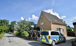 Bereits wenige Stunden, nachdem sie nicht zur Verabredung mit ihrem neuen Lebensgefährten erschien, durchsuchte die Polizei das Elternhaus von Marion S. in Steinhagen. - Wolfgang Wotke Bereits wenige Stunden, nachdem sie nicht zur Verabredung mit ihrem neuen Lebensgefährten erschien, durchsuchte die Polizei das Elternhaus von Marion S. in Steinhagen. - Wolfgang Wotke