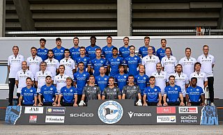 Das bislang letzte Mannschaftsfoto von Arminia Bielefeld aus dem September 2022 wird ein erinnerungswürdiges sein. Denn der personelle Austausch wird so groß sein wie lange nicht - und das weit über die Spieler hinaus. - IMAGO/Nordphoto Das bislang letzte Mannschaftsfoto von Arminia Bielefeld aus dem September 2022 wird ein erinnerungswürdiges sein. Denn der personelle Austausch wird so groß sein wie lange nicht - und das weit über die Spieler hinaus. - IMAGO/Nordphoto