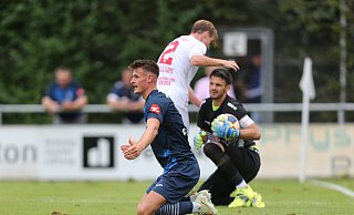 Niklas Szeleschus vom SC Wiedenbrück wollte in der 85. Minute nach einer vergebenen Chance einen Elfmeter haben. - Daniel Bremehr Niklas Szeleschus vom SC Wiedenbrück wollte in der 85. Minute nach einer vergebenen Chance einen Elfmeter haben. - Daniel Bremehr