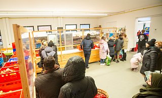 Die Lebensmittel-Ausgabe bei der Herforder Tafel erfolgt nach vorheriger Terminvergabe. Die wurde in der Corona-Zeit eingeführt und beibehalten, weil sie die Ausgabe für alle Seiten angenehmer macht. - Ralf Bittner Die Lebensmittel-Ausgabe bei der Herforder Tafel erfolgt nach vorheriger Terminvergabe. Die wurde in der Corona-Zeit eingeführt und beibehalten, weil sie die Ausgabe für alle Seiten angenehmer macht. - Ralf Bittner