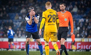Fabian Klos (l.) ist zweieinhalb Wochen vor seinem letzten Liga-Heimspiel von einer Gelbsperre bedroht. - Sarah Jonek Fotografie Fabian Klos (l.) ist zweieinhalb Wochen vor seinem letzten Liga-Heimspiel von einer Gelbsperre bedroht. - Sarah Jonek Fotografie