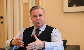 Bürgermeister Tim Kähler hat viele Verpflichtungen, für einige davon erhält er eine Vergütung. - Frank-Michael Kiel-Steinkamp Bürgermeister Tim Kähler hat viele Verpflichtungen, für einige davon erhält er eine Vergütung. - Frank-Michael Kiel-Steinkamp