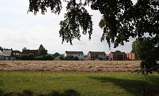 Blick auf das in der Diskussion stehende Areal vom Gelände des Nordhofes aus. Im Hintergrund liegt die Brackfeldstraße. - Britta Bohnenkamp-Schmidt Blick auf das in der Diskussion stehende Areal vom Gelände des Nordhofes aus. Im Hintergrund liegt die Brackfeldstraße. - Britta Bohnenkamp-Schmidt