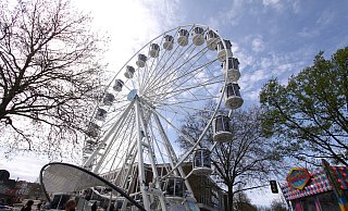 Nach acht Tagen endete die Herforder Osterkirmes am Sonntagabend. Die Schausteller waren mit den Umsätzen zufrieden, freuen sich aber aufs nächste Jahr, wenn das Fest drei Wochen später beginnt. - Björn Kenter Nach acht Tagen endete die Herforder Osterkirmes am Sonntagabend. Die Schausteller waren mit den Umsätzen zufrieden, freuen sich aber aufs nächste Jahr, wenn das Fest drei Wochen später beginnt. - Björn Kenter