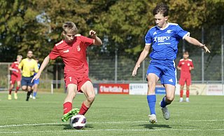 Theesens Silas Bode (l.) traf für den VfL Theesen im Spiel der C-Jugend-Westfalenliga in Wiedenbrück. - Peter Unger Theesens Silas Bode (l.) traf für den VfL Theesen im Spiel der C-Jugend-Westfalenliga in Wiedenbrück. - Peter Unger