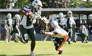 Auch auf die Läufe von Runningback Jalen Starks (l.) setzen die Bulldogs im Heimspiel gegen Lübeck. - Peter Unger Auch auf die Läufe von Runningback Jalen Starks (l.) setzen die Bulldogs im Heimspiel gegen Lübeck. - Peter Unger