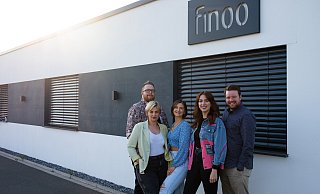 Freuen sich auf viele Besucher beim Fancy Flohmarkt: Alexander Wilmsmeier von Finoo-Vino.de (v. l.) , Friseurmeistern Jana Wilmsmeier, Josefine Skotzek von Josigraphy, Clarissa George und Soeren Müller ASB GmbH. - Wilmsmeier Freuen sich auf viele Besucher beim Fancy Flohmarkt: Alexander Wilmsmeier von Finoo-Vino.de (v. l.) , Friseurmeistern Jana Wilmsmeier, Josefine Skotzek von Josigraphy, Clarissa George und Soeren Müller ASB GmbH. - Wilmsmeier