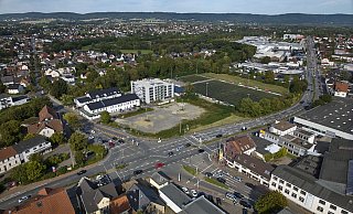 Auf dem alten Hockeyplatz soll das Gesundheitszentrum mit dem klangvollen Namen Medical City Plaza enstehen. Das Parkhaus ist schon in Betrieb. - THORSTEN ULONSKA Auf dem alten Hockeyplatz soll das Gesundheitszentrum mit dem klangvollen Namen Medical City Plaza enstehen. Das Parkhaus ist schon in Betrieb. - THORSTEN ULONSKA
