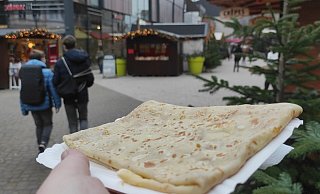 Crêpes, Glühwein, Bratwust: Was kosten die Leckereien auf dem Höxteraner Weihnachtsmarkt? - Svenja Ludwig Crêpes, Glühwein, Bratwust: Was kosten die Leckereien auf dem Höxteraner Weihnachtsmarkt? - Svenja Ludwig