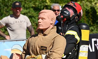 Hart, härter, Feuerwehr: Der Dummy wiegt 85 Kilogramm. - Thomas Kube Hart, härter, Feuerwehr: Der Dummy wiegt 85 Kilogramm. - Thomas Kube
